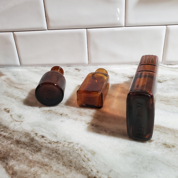 SOLD⚜❤⚜VintageSOLD Amber Bottles - Picture 2 of 8